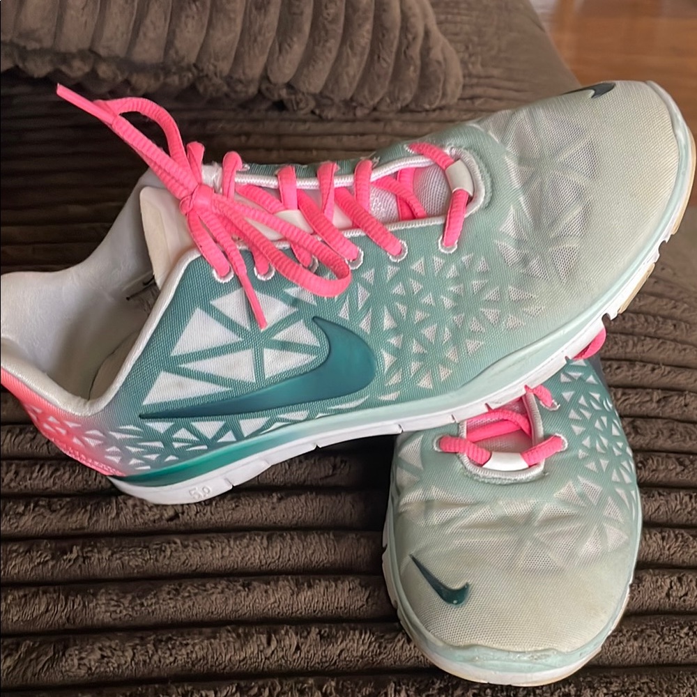Nike Women's Teal and Pink Athletic Shoes